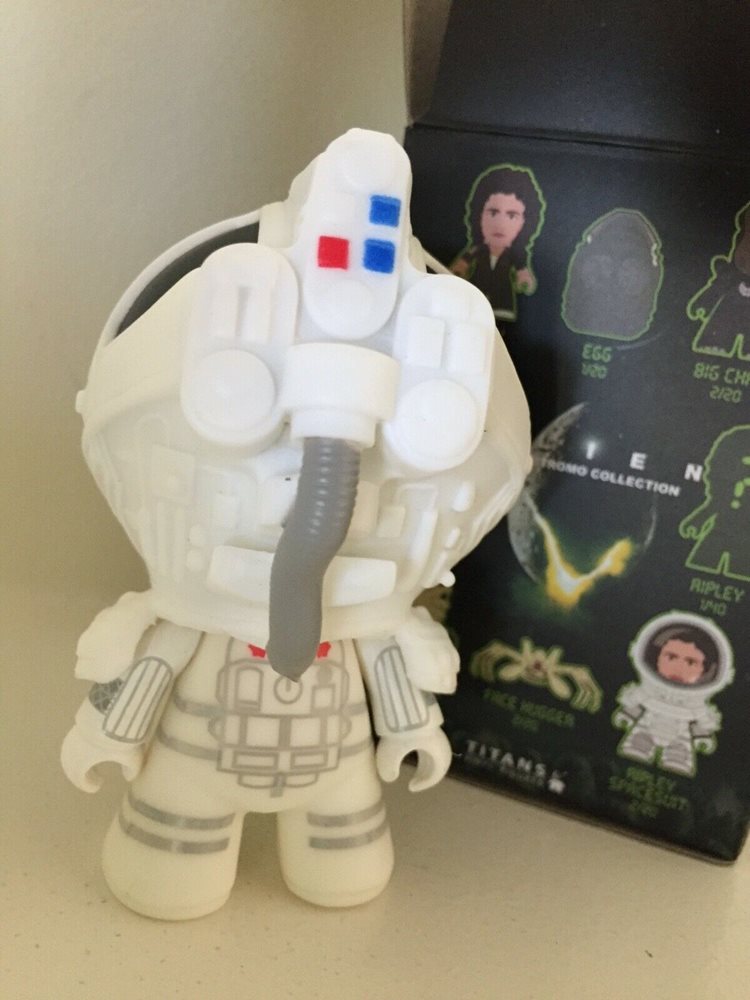 ALIEN TITANS NOSTROMO COLLECTION "RIPLEY SPACESUIT" 3" VINYL MINI FIGURE LOOSE ALIEN TITANS NOSTROMO COLLECTION "RIPLEY SPACESUIT" 3" VINYL MINI FIGURE LOOSE